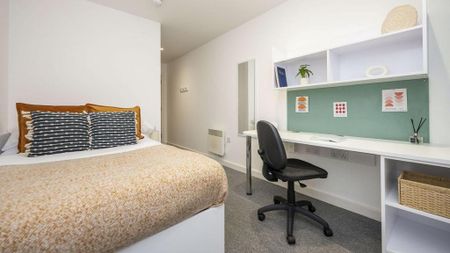 1 bedroom in a flat share to rent - Photo 2