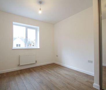 2 bedroom coach house to rent - Photo 1