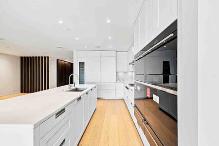 1327 Bellevue Avenue apartment — West Vancouver, BC (2-Bedroom) - 2 Bedroom - Photo 3