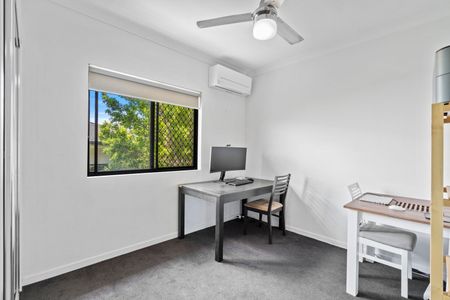 Modern Two Bedroom Unit - Photo 4