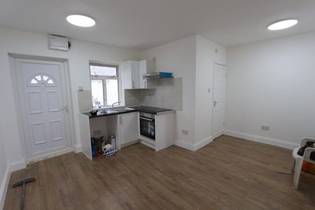 Studio Flat, Auckland Road, IG1 - Photo 5