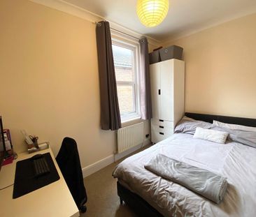 4 bedroom terraced house to rent - Photo 4