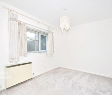 2 bedroom ground floor flat to rent - Photo 3