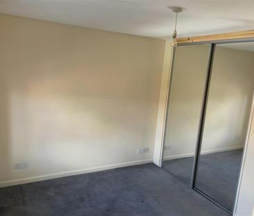 2 bedroom end of terrace house to rent - Photo 4