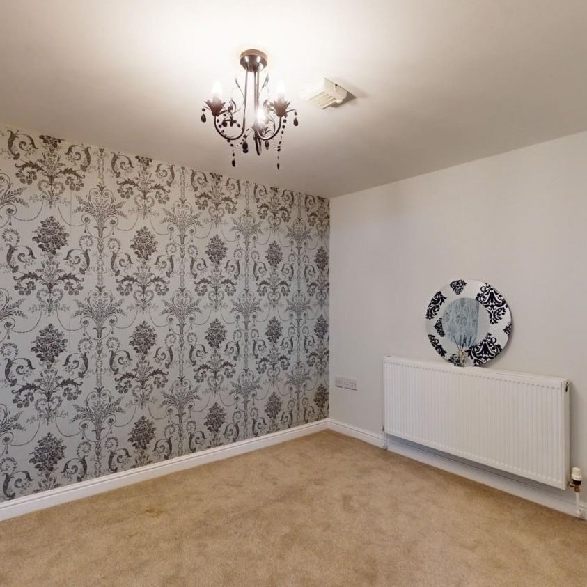 2 bedroom Flat To Let - Photo 1