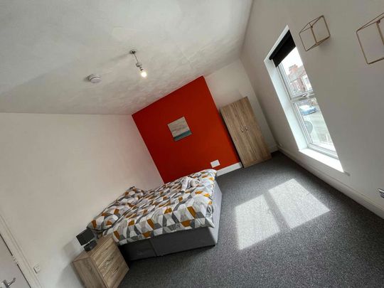 5 bedroom house share near Hull Royal - Photo 1