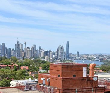 Stunning Sydney Harbour Bridge View - Photo 5