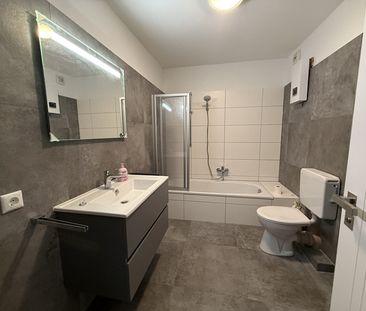 Großzügige, sanierte 2,5-Zimmer-Wohnung mit Loggia in zentraler Lage - Photo 5