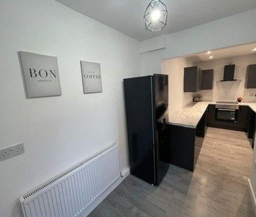 6 bedroom terraced house to rent - Photo 2