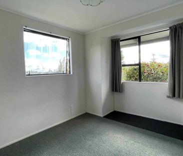 Sunny Two-Bedroom Home with Spacious Yard - Photo 4