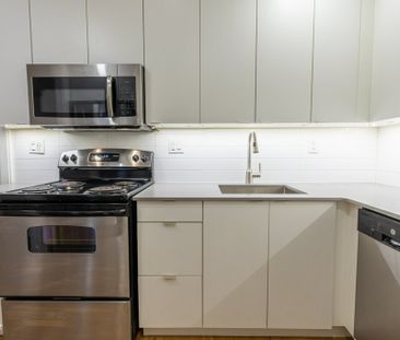 Recently Renovated 1 Bedroom Unit - Photo 1