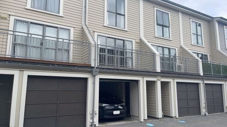 Beautiful Townhouse in Papatoetoe - Photo 5