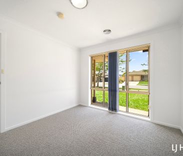 55 Lance Hill Avenue, Dunlop ACT 2615 - House For Rent | Domain - Photo 6