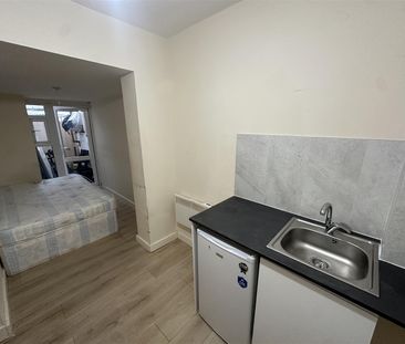 Queens Road, Southall - Photo 1