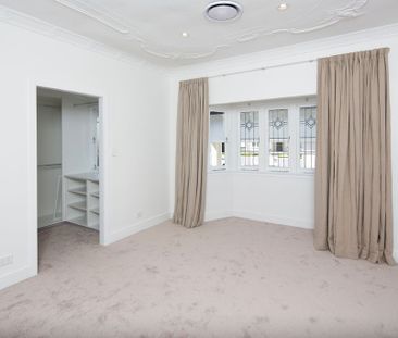 Beautifully Renovated Family Home in the Heart of Clayfield - Photo 3