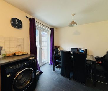 3 bedroom end of terrace house to rent - Photo 3