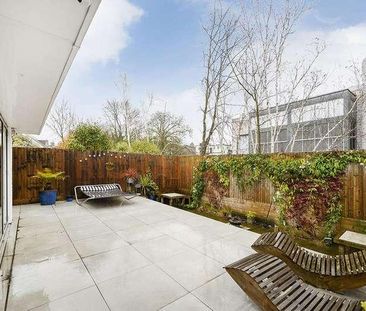 Goodwyn Avenue, Mill Hill, NW7 - Photo 1