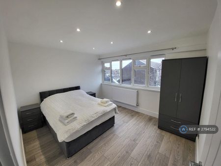 1 bedroom in a house share to rent - Photo 3