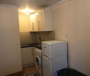 Studio to rent - Photo 2