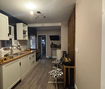 2 Bed Flat, Radstock Road, RG1 - Photo 4