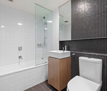 Stylish 2 bedroom apartment with stunning views - Photo 3