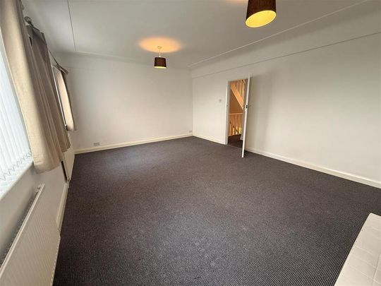 3 bedroom flat to rent - Photo 1