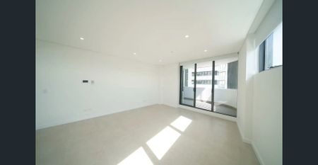 Two Bedroom Apartment in Heart of Castle Hill - Photo 4