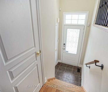For Lease - 94 Mack Clement Lane, Richmond Hill, Ontario - Photo 2