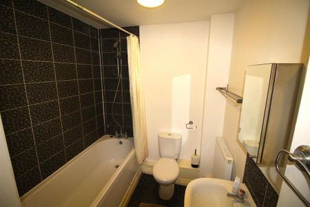 2 bedroom flat to rent - Photo 5