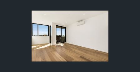 Inner City Living Lifestyle! - Photo 3