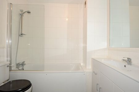 Elaine Court, Haverstock Hill, Belsize Park, NW3 - Photo 2
