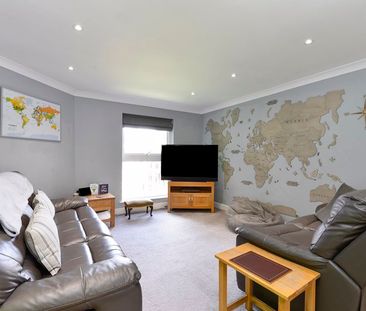 Charterhouse Road, Godalming - 3 bedrooms Property for lettings - S... - Photo 3