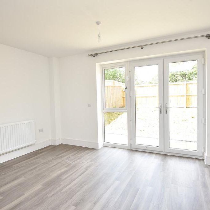 3 bedroom semi-detached house to rent - Photo 1