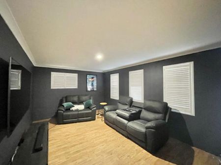 Spacious Family Home with Multiple Living Areas! - Photo 2