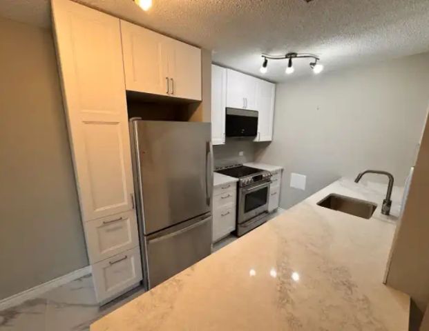 2 bedroom Nature Oasis Condo w/ Fantastic Views near Bow River, D/T, and C-Train | 202 - 328 Cedar Crescent Southwest, Calgary - Photo 1