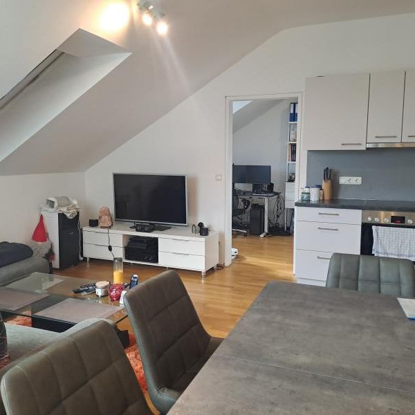 Pillweinstraße, sonnige und ruhig gelegene Dachgeschosswohnung mit 76 m2 plus Terrasse im 4.OG mit Lift - Foto 1