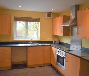 3 bedroom semi-detached house to rent - Photo 3