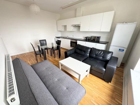 3 bedroom flat to rent - Photo 2