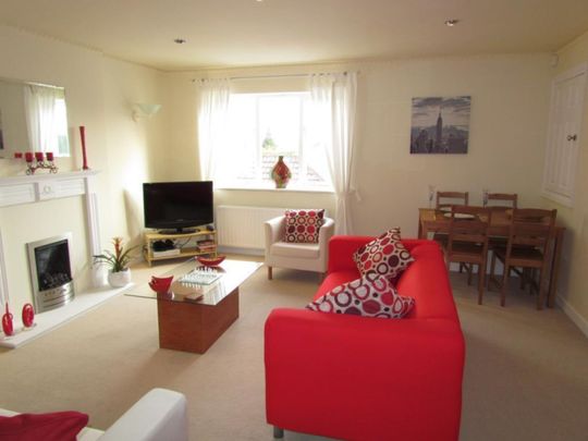 2 bedroom Flat To Let - Photo 1