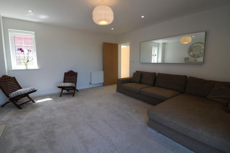 4 bedroom detached house to rent - Photo 3