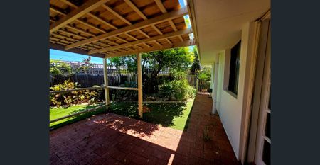 Celebrate the Season in Style: Family Home with Granny Flat & Pool - Photo 2