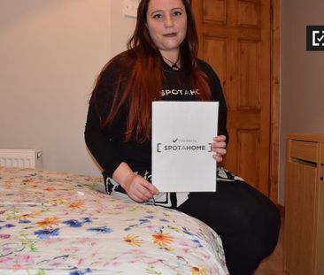 Room for rent in 4-bedroom apartment in Glasnevin, Dublin - Photo 2