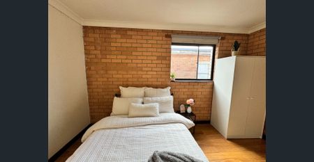 Kingsgrove Comfort Awaits: 5-Bedroom Newly Remodeled House for only $1,000 per week (w/out bills) - Photo 2