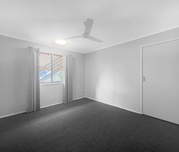 Low-Maintenance Living at Its Best in Prime Location Torquay - Photo 1