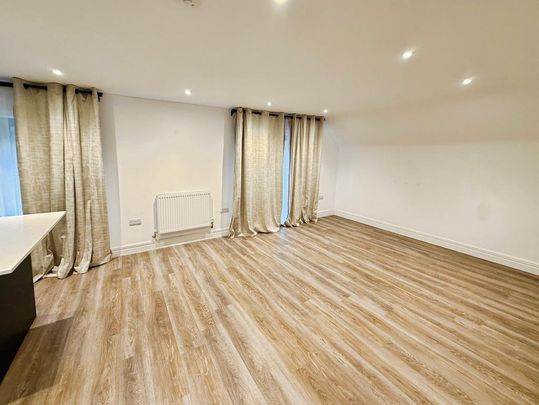 3 bedroom flat to rent - Photo 1