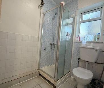 Studio Flat, Hanworth Road, TW3 - Photo 4