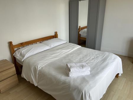 4 bedroom flat to rent - Photo 4