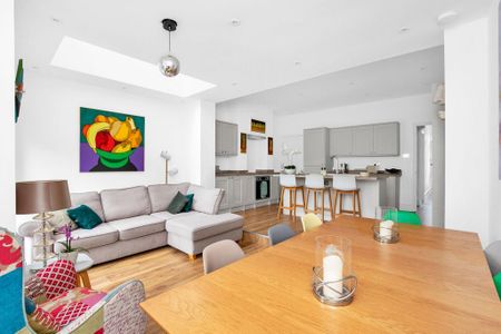 3 bedroom end of terrace house to rent - Photo 3