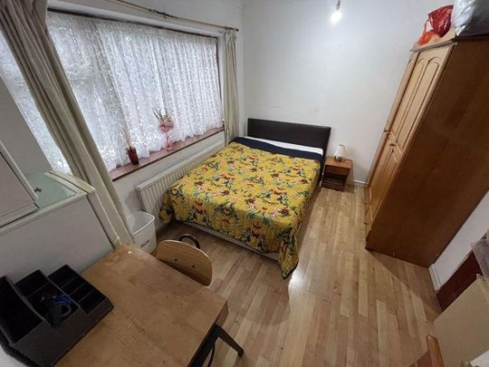 1 bedroom in a house share to rent - Photo 1