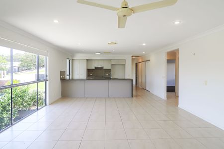 STUNNING HOME WITH ENTERTAINER'S DECK! - Photo 5